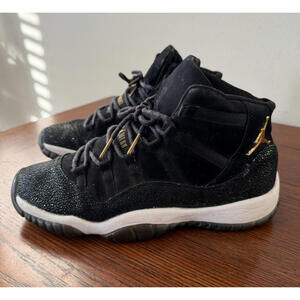 2017 Nike Air Jordan Retro XI 11 Heiress Stingray Shoes 8Y/W9.5 Black 852625-030